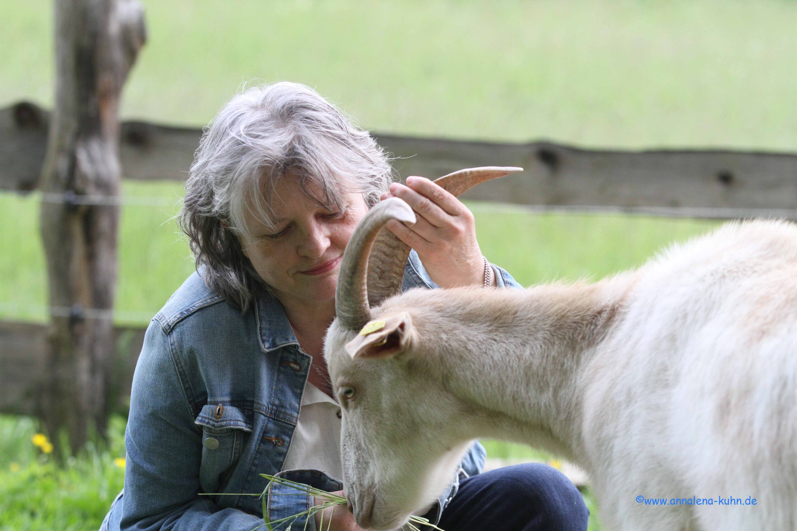 Peggy Schmah und Ziege